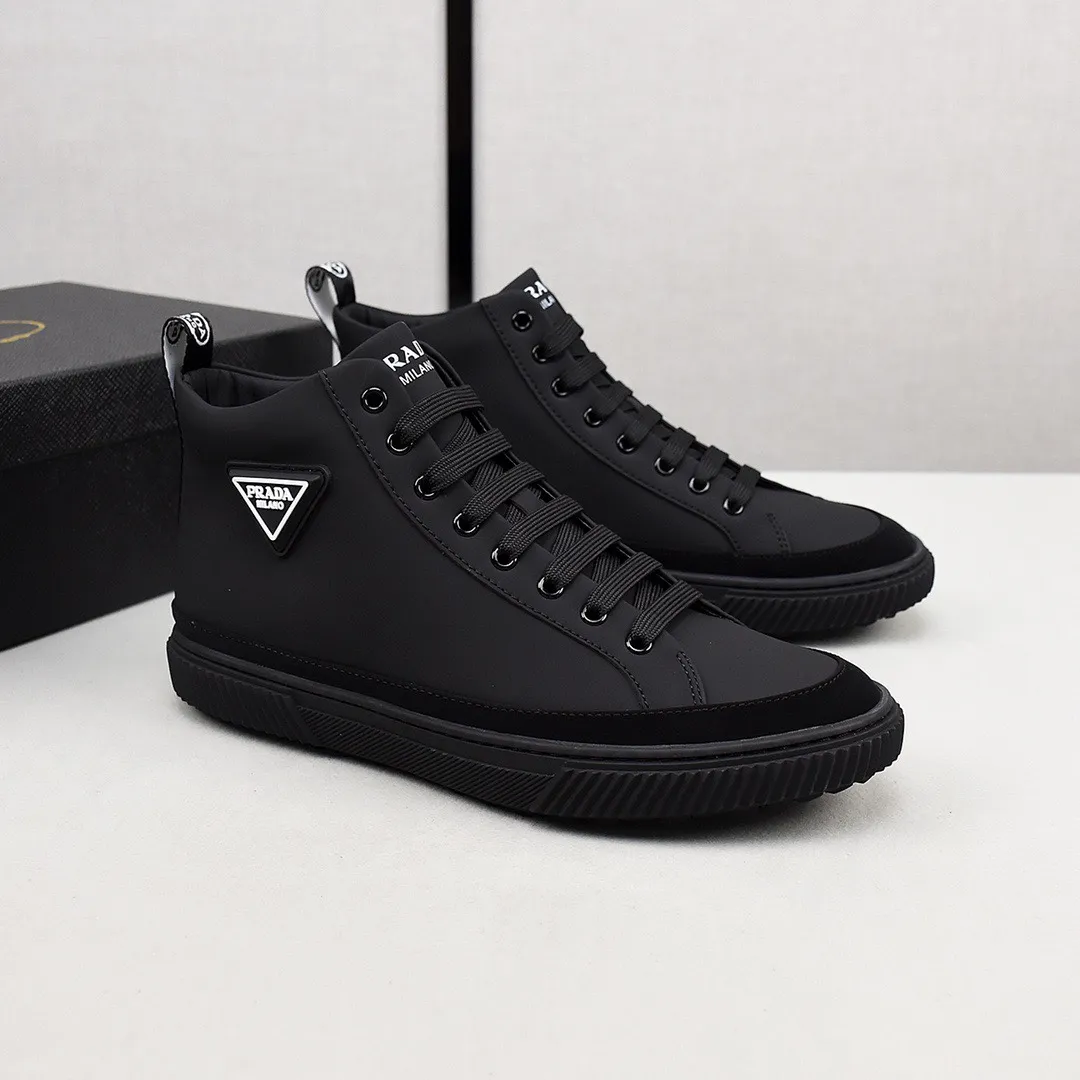 PRADA [Prada] high-top sports and casual shoes. Men's shoes 💰440💰. The upper is made of cowhide, sheepskin lining, rubber outsole, comfortable on the feet, men's size 38-44, choose according to your usual wearing size.